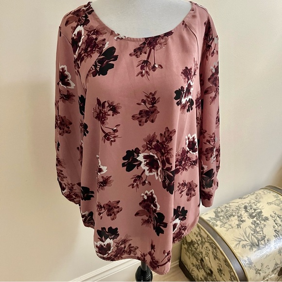 Cleo~Blouse~Size XL Petites~Purple~Floral Pattern - Picture 5 of 12